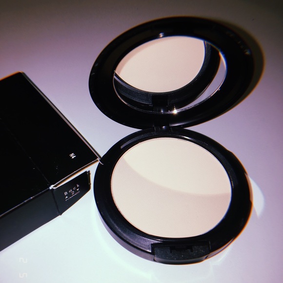MAC Cosmetics Other - NEW MAC Studio Fix Powder Foundation - N4